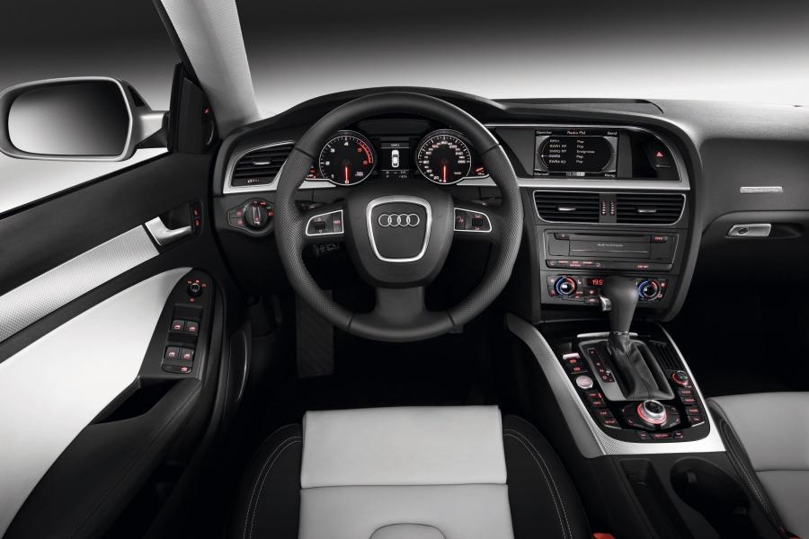 Торпедо Audi A5 Sportback 3.0 TDI Quattro 2009 года  (фото 13 из 40)